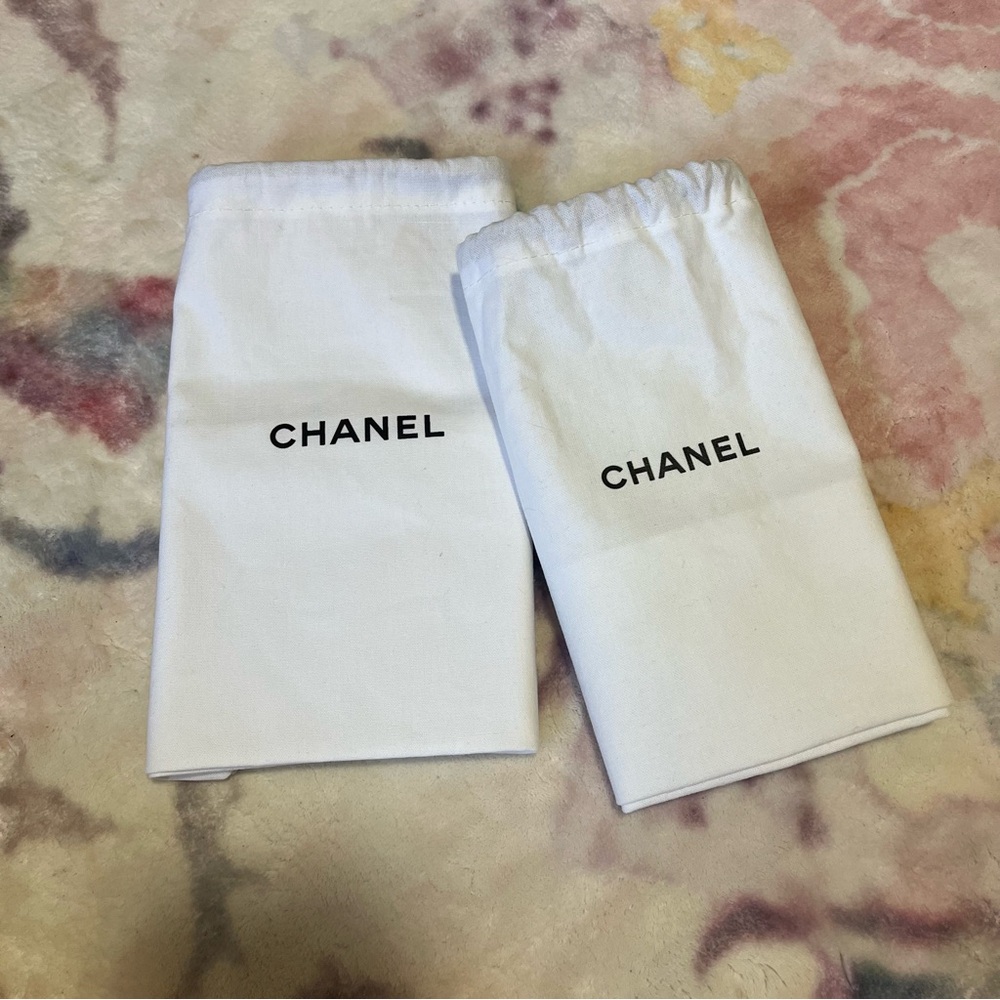 BRAND NEW CHANEL White Dust Bag with Black Drawstring x 2 - Picture 4 of 4